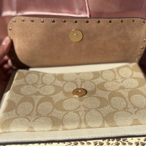 Coach Klare Crossbody bag in Signature Canvas with Rivets - Picture 7 of 10